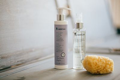 Μικυλλιακό νερό καθαρισμού με ανθόνερο χαμομηλιού εκχύλισμα ερυθρελάτης φυλλών ελίας.