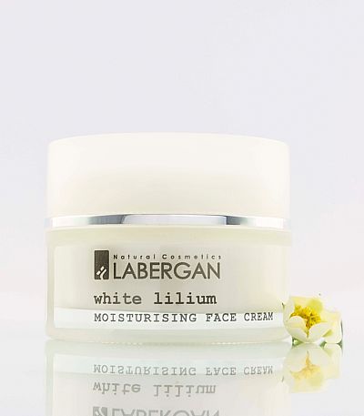 Ενυδατική προσώπου με εκχύλισμα λευκού κρίνου για ευαίσθητη μη λιπαρή επιδερμίδα.